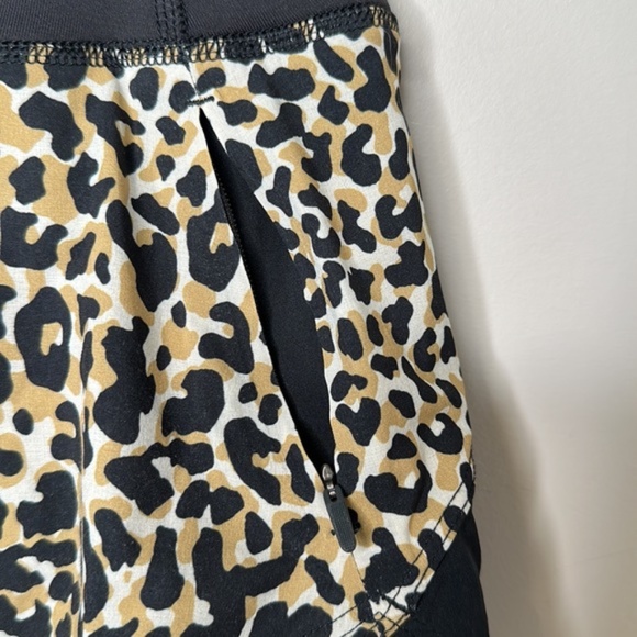 Outdoor Voices Black and Leopard Print Hudson 2.5" Short - Picture 3 of 12